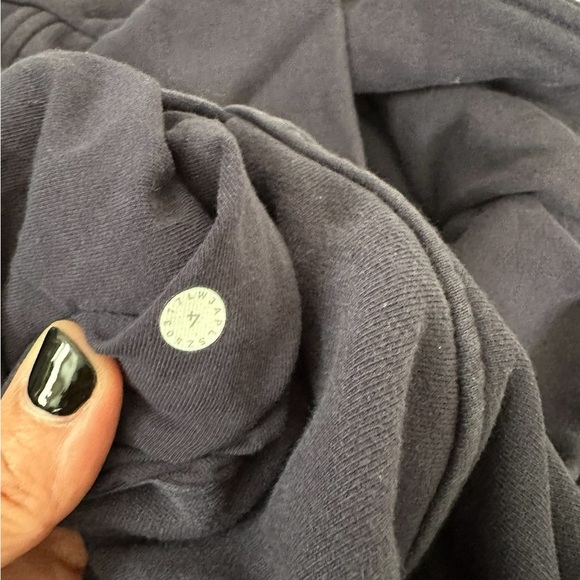 Lululemon Funnel Navy Blue Sweatshirt Pullover Pocket
A218 - Picture 4 of 6